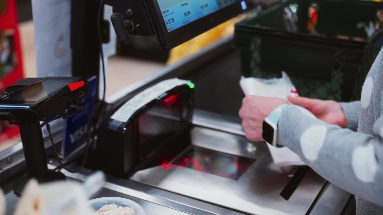 Scanner scale at a grocery checkout