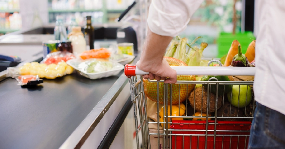 Self-Checkout vs. Cashier Lanes: What's Best for a Grocery Store?