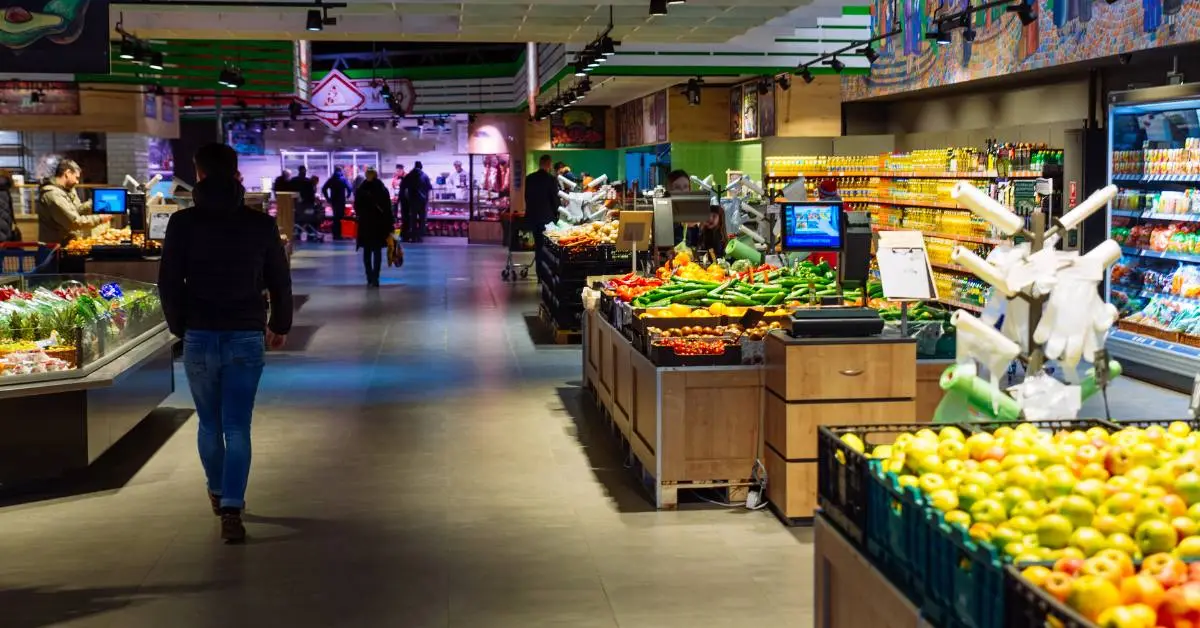 5 Challenges of Operating a Grocery Store (+ How To Overcome Them)