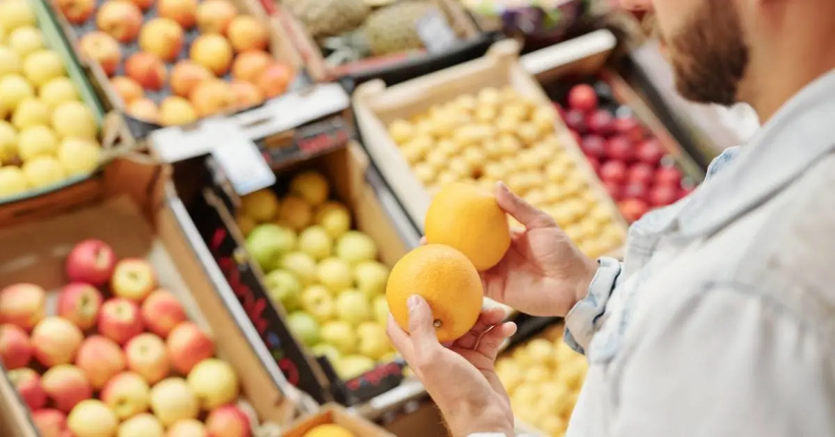 Supermarket vs. Grocery Store: 6 Similarities and Differences